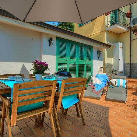 Casa Con Giardino, Garage, Wi-Fi, 2 Bagni E Ac In Una Camera Da Letto Villa Imperia Eksteriør billede